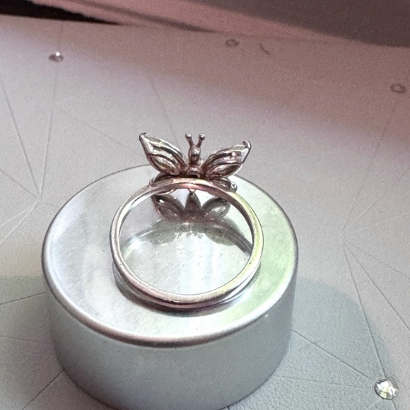 π¦ Dazzling Vintage Sterling Silver Butterfly Ring β Marquise-Cut Sparkle! β¨π - Picture 8 of 16